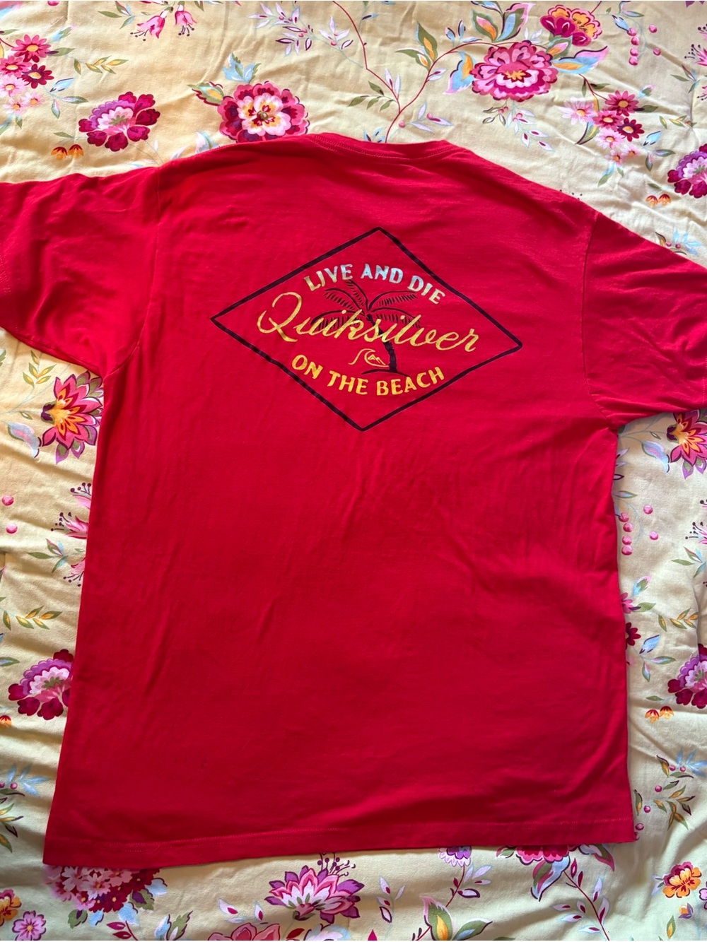 Quiksilver Live and Die on the Beach distressed red tee large holes on back